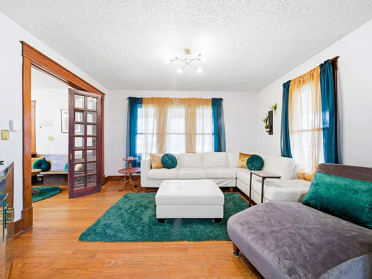 411 N Oak Ave — Photo 4