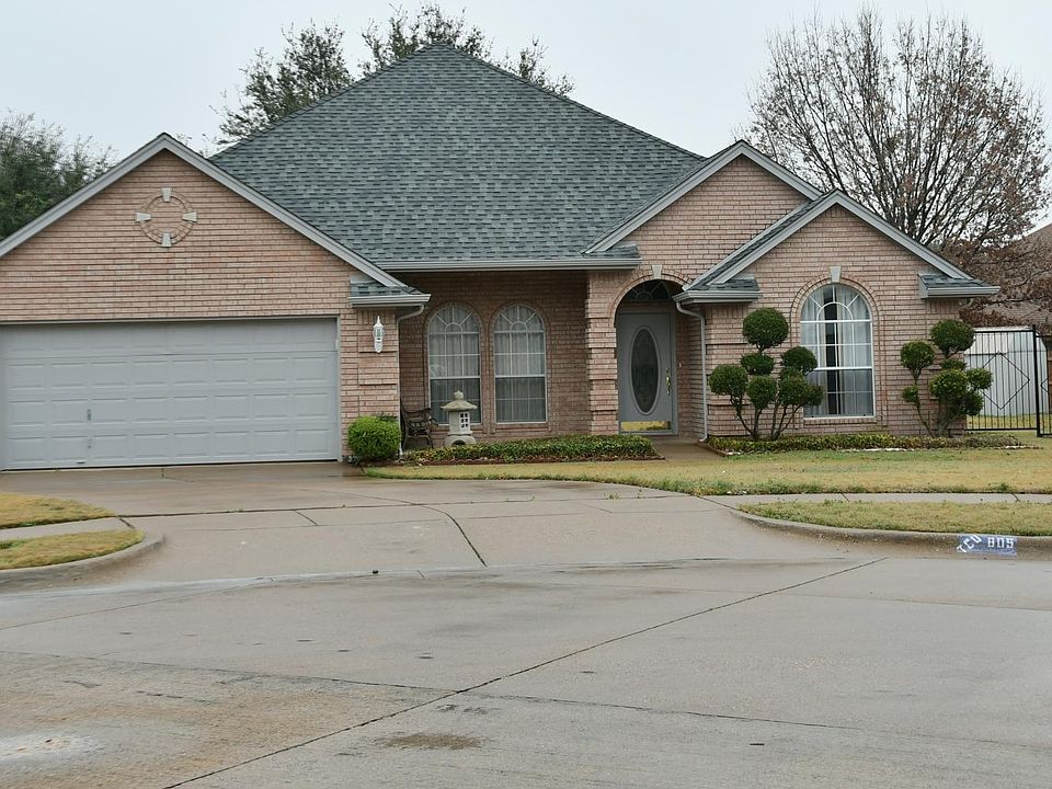 Large lot located to top of cul-de-sac