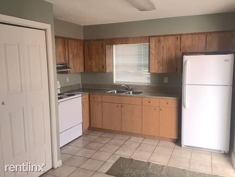 3rd image of 810 E 114th Ave APT D