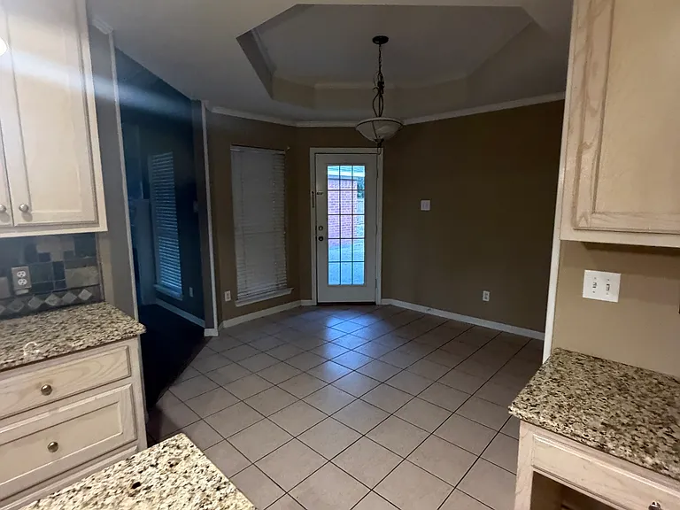 904 Oakmont Dr — Photo 17