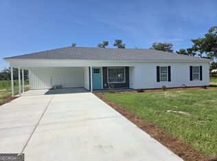 42 4th Ave, Hazlehurst, GA 31539