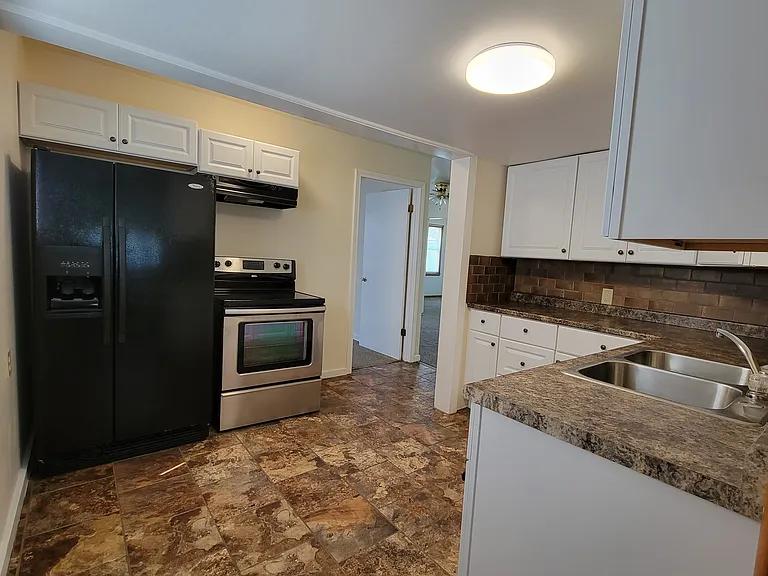 215 N Green St — Photo 3