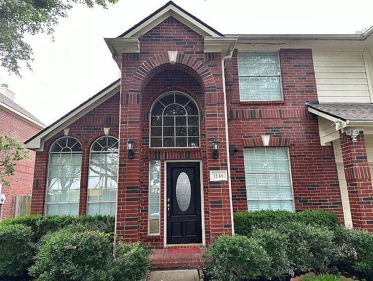 5 bed, 3.5 bath, 3010 sqft, $2,900 — Photo 1