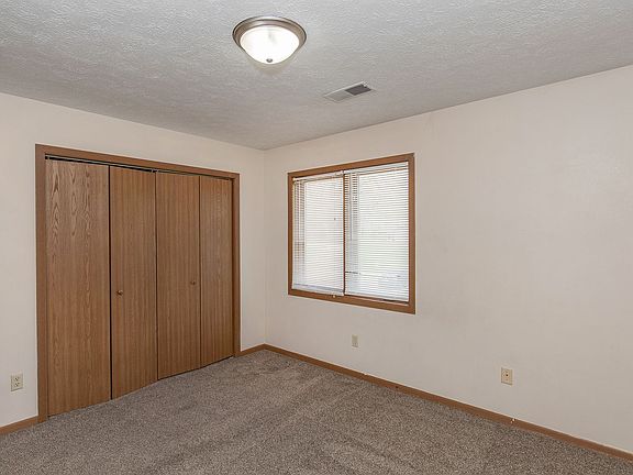 5th image of 921 Pius Ln #917-1