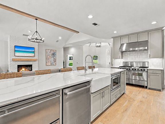 5th image of 221 Forestview Dr