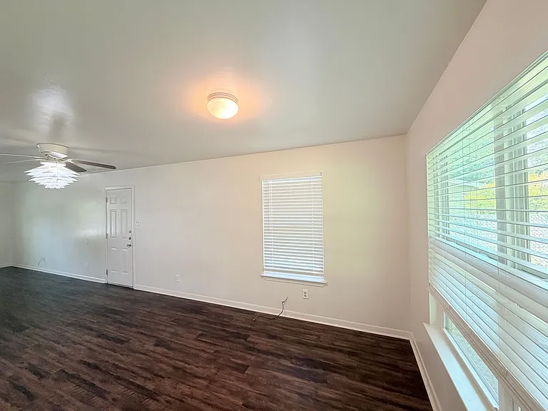 8701 Parkfield Dr — Photo 9