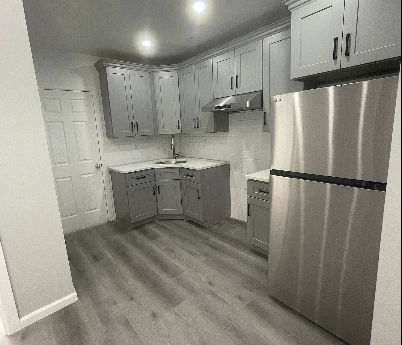 4 bed, 1100 sqft, $3,999 — Photo 1
