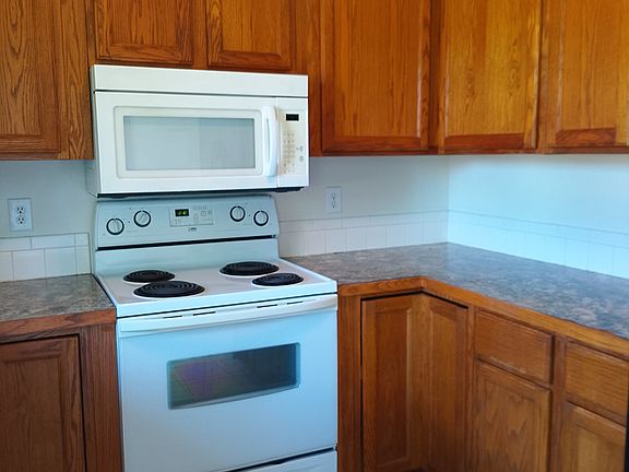 3rd image of 718 S Highland Dr