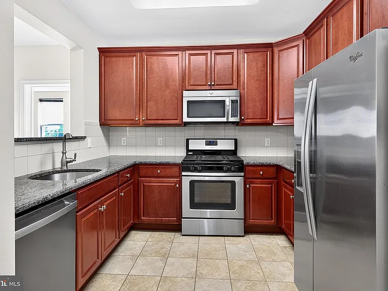 1137 Halifax Pl — Photo 5