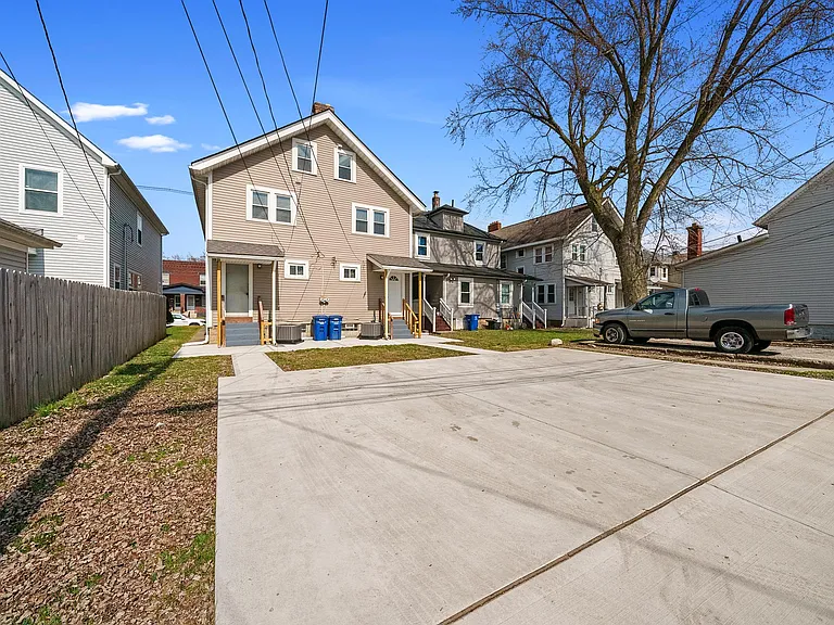 683 E Whittier St — Photo 24