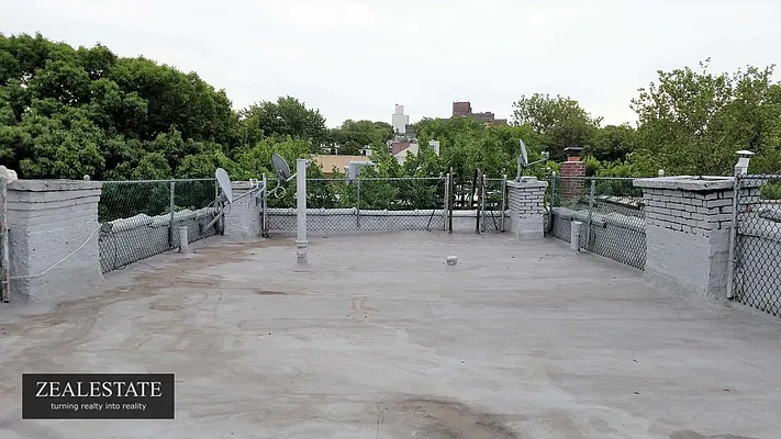 Rented by ZealEstate Group Inc | media 4