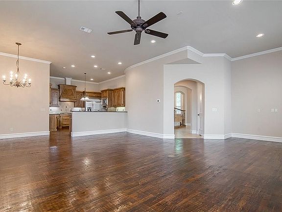 5th image of 5621 Braemar Dr