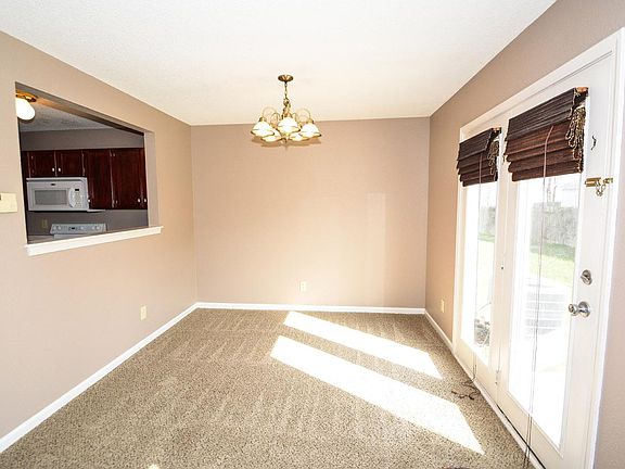 4th image of 4537 Connaught Dr E