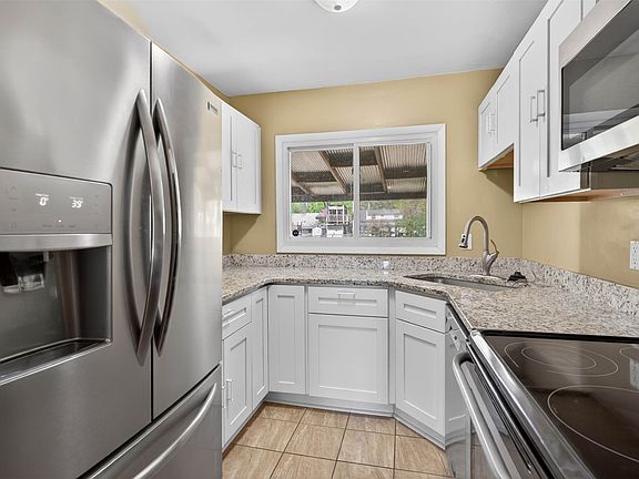 3rd image of 1501 Carrie Ave