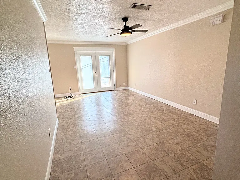 126 Raymond Dr — Photo 4