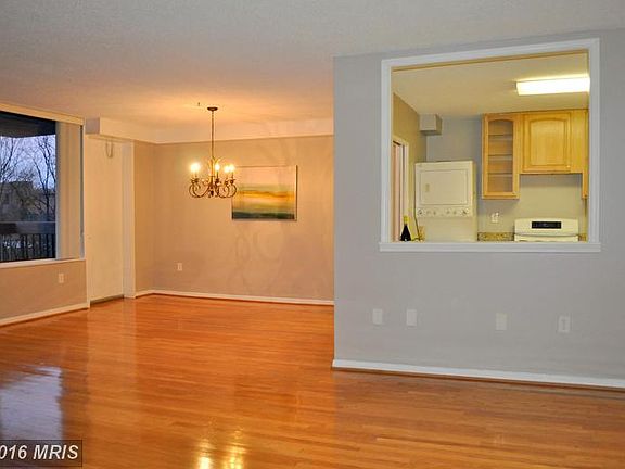 4th image of 3705 S George Mason Dr APT 306S