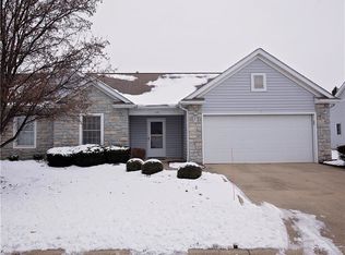 112 Stonehedge Dr, Elyria, OH 44035