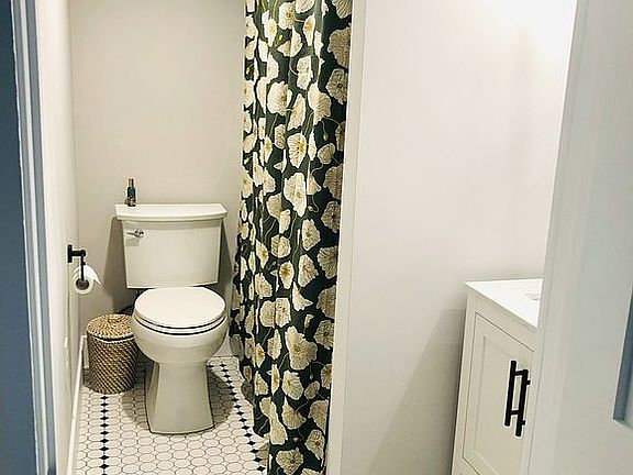 5th image of 211 N State St