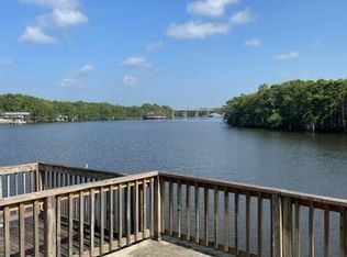 20558 Carpenter Rd, Springfield, LA 70462