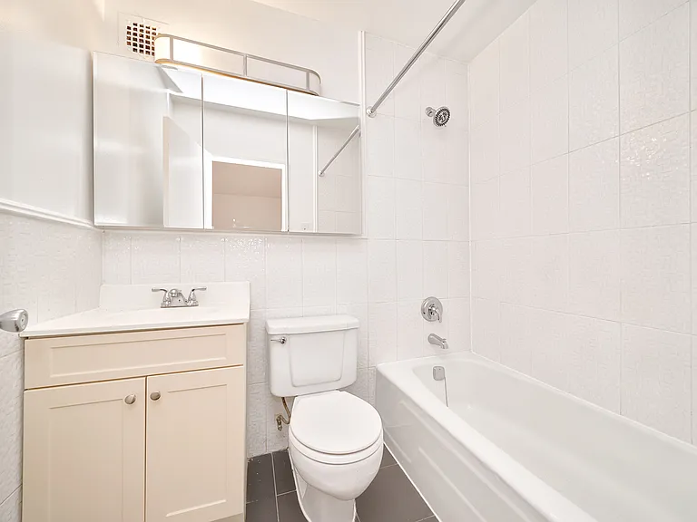451 E 83rd St #6B — Photo 4