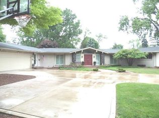 9148 Walnut Dr, Munster, IN 46321