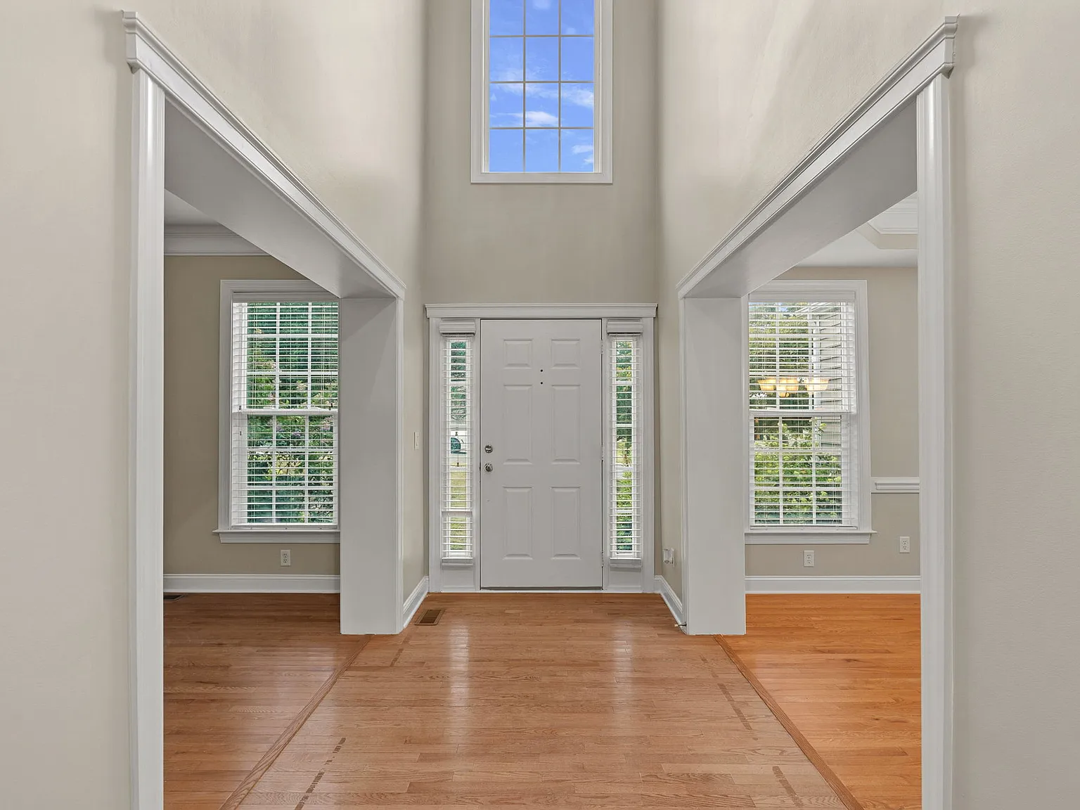 4 bed, 2.5 bath, 3142 sqft, $3,000 — Photo 2