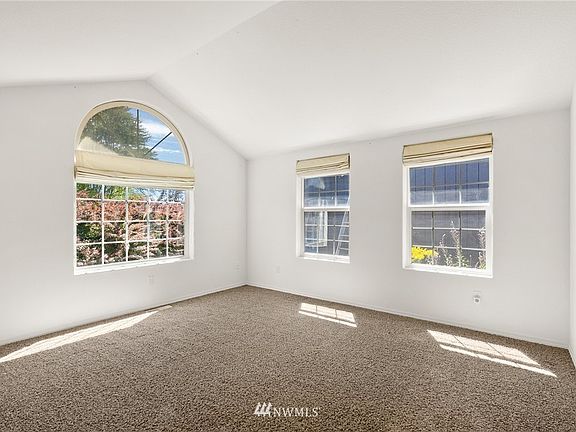 4th image of 8616 Sebastian Drive NE