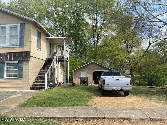 2nd image of 219 S Live Oak St
