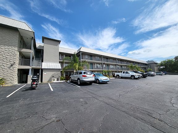 3rd image of 101 S Peninsula Dr APT 101