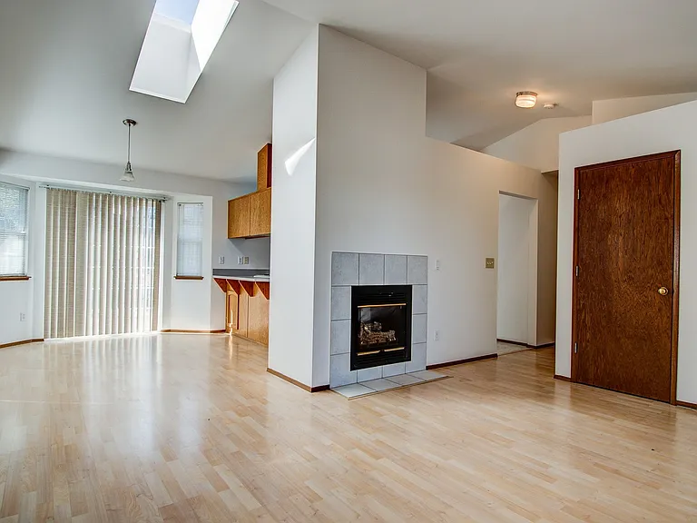 1725 SW Nienhuis St — Photo 4