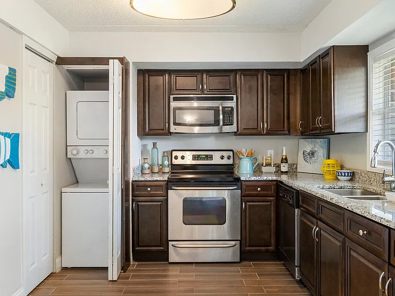 Sea Oats Apartments — Photo 28
