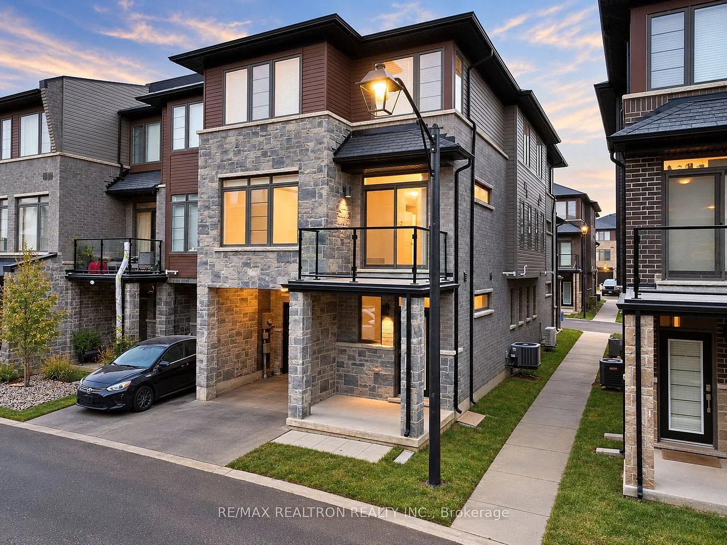 3 bed, $2,825 — Photo 2