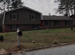 1048 Strawberry Ln, Ellenwood, GA