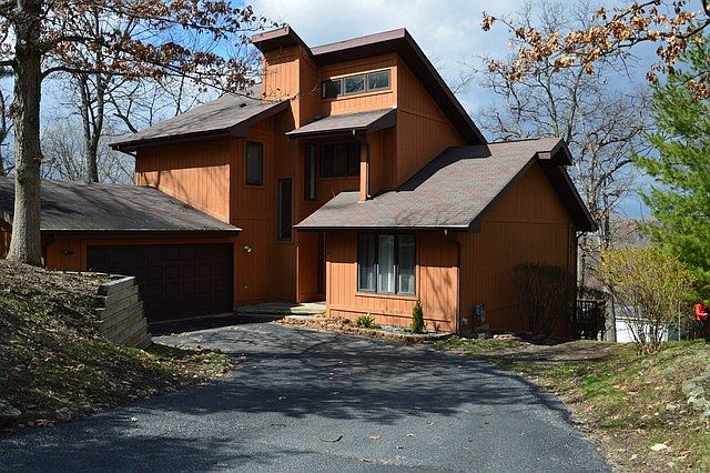 1st image of 128 Longwood Dr