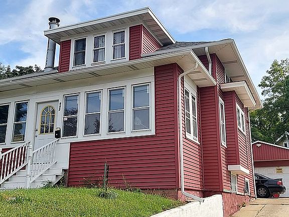 3rd image of 943 E New York St