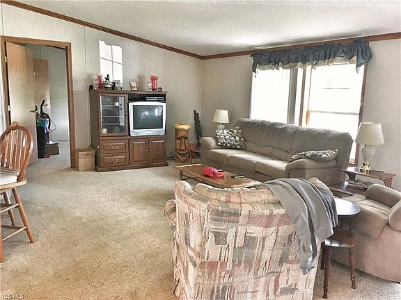3rd image of 4216 Belden Dr SE