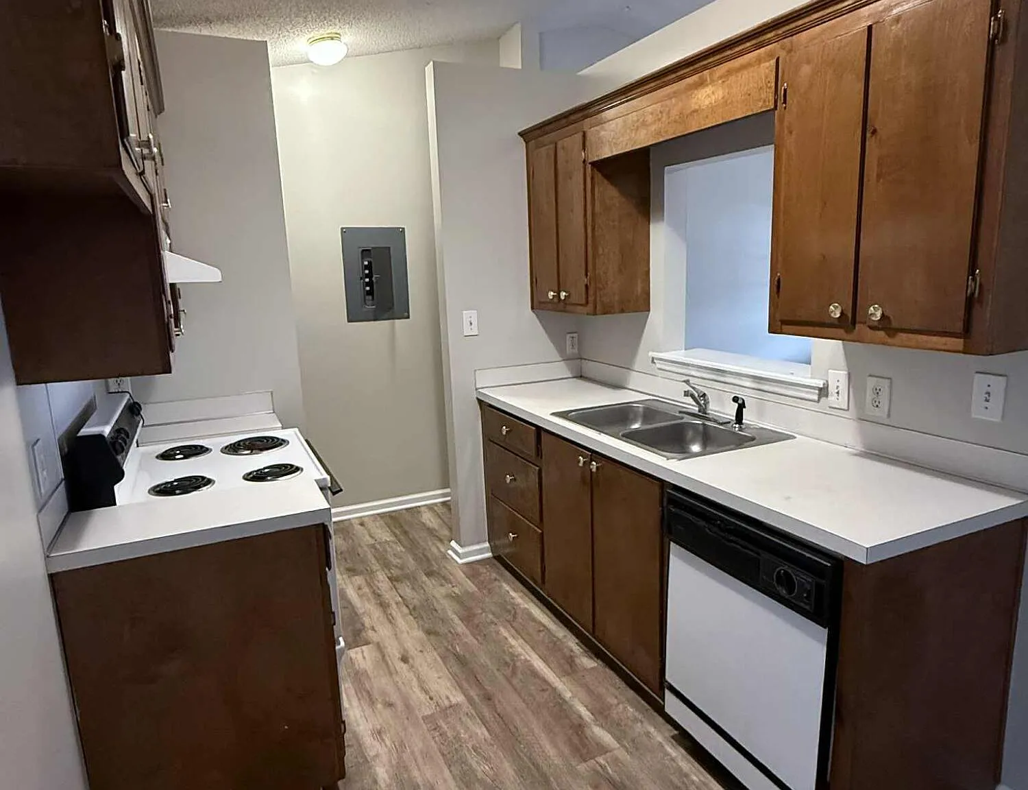 1 bed, 1.0 bath, 705 sqft, $825 — Photo 4