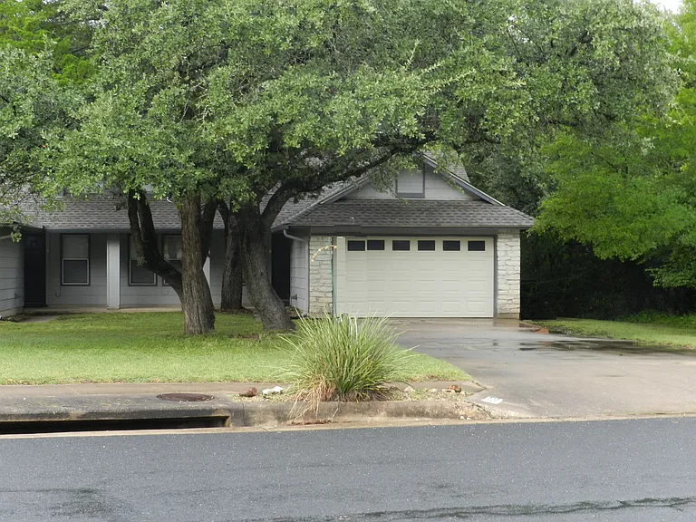 4100 Adelphi Ln #B — Photo 1