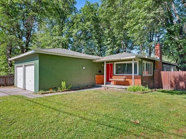 809 Ski Bowl Dr, Mount Shasta, CA 96067