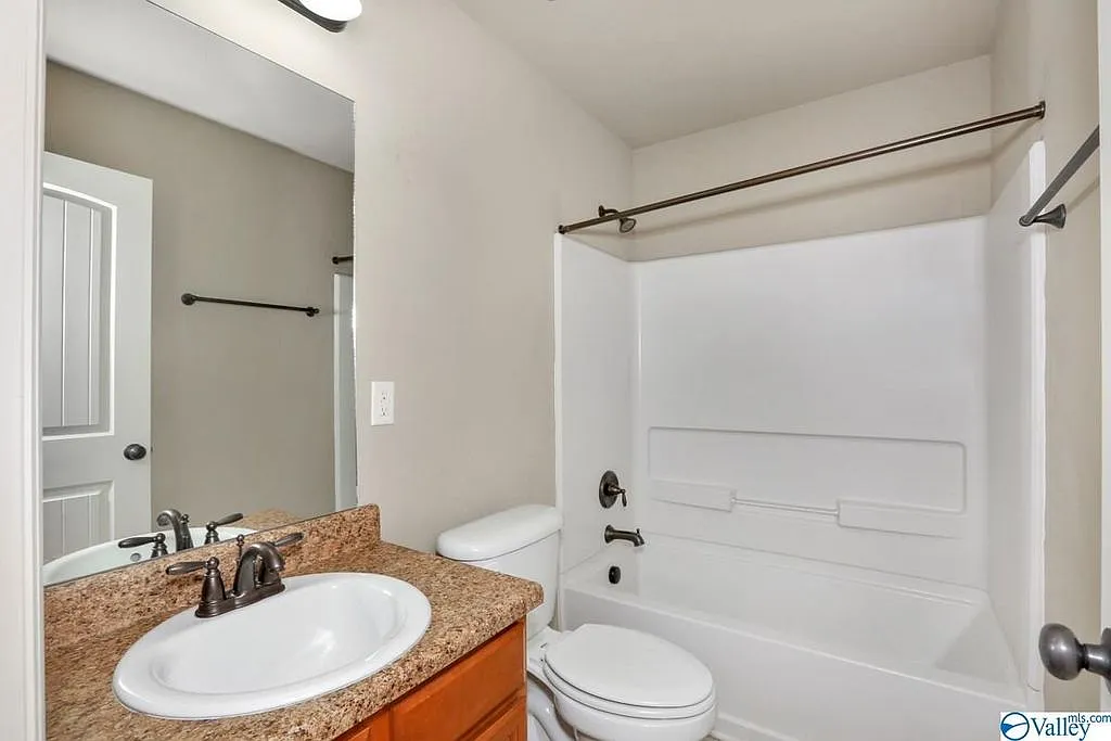 3 bed, 1317 sqft, $1,599 — Photo 3