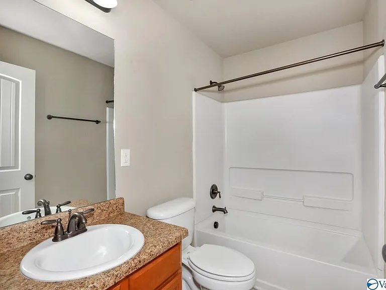 140 Harold Murphy Dr — Photo 3