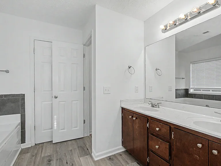 1371 Constitution Dr — Photo 24