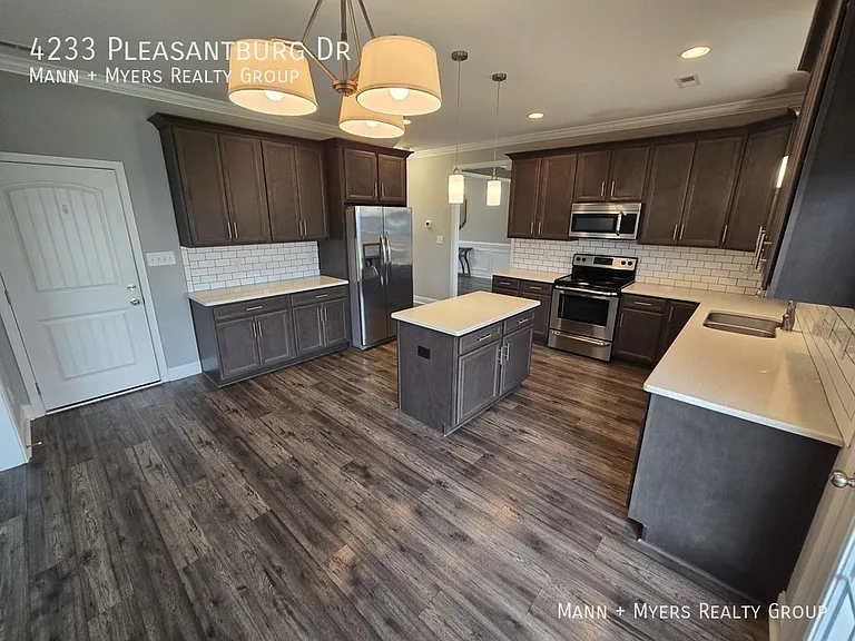 4233 Pleasantburg Dr — Photo 12