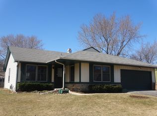 2S210 Sanchez Dr, Warrenville, IL 60555