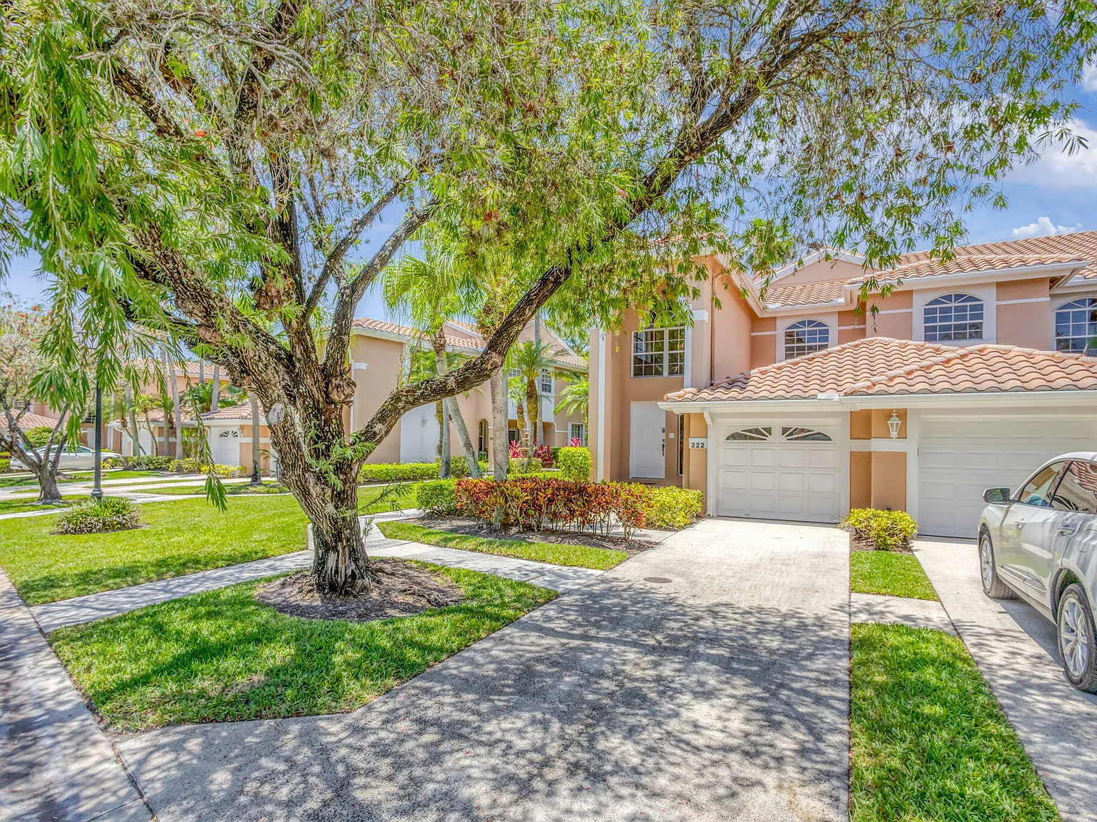 3 bed, 2.0 bath, 2072 sqft, $7,500 — Photo 2