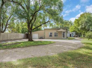 429 E Silknitter Rd, Rose Hill, KS 67133