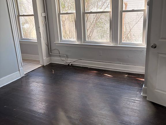 2nd image of 112 Shelley St APT 2