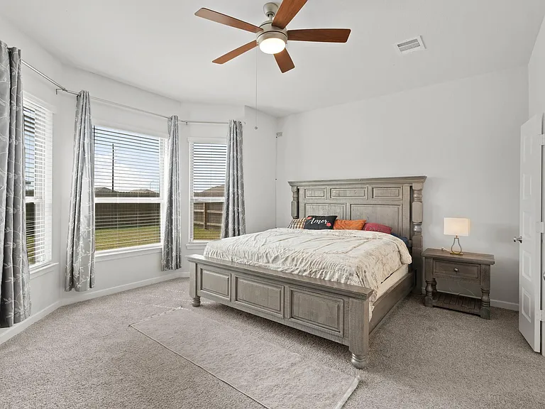 7843 Wyndham Harbor Ct — Photo 15