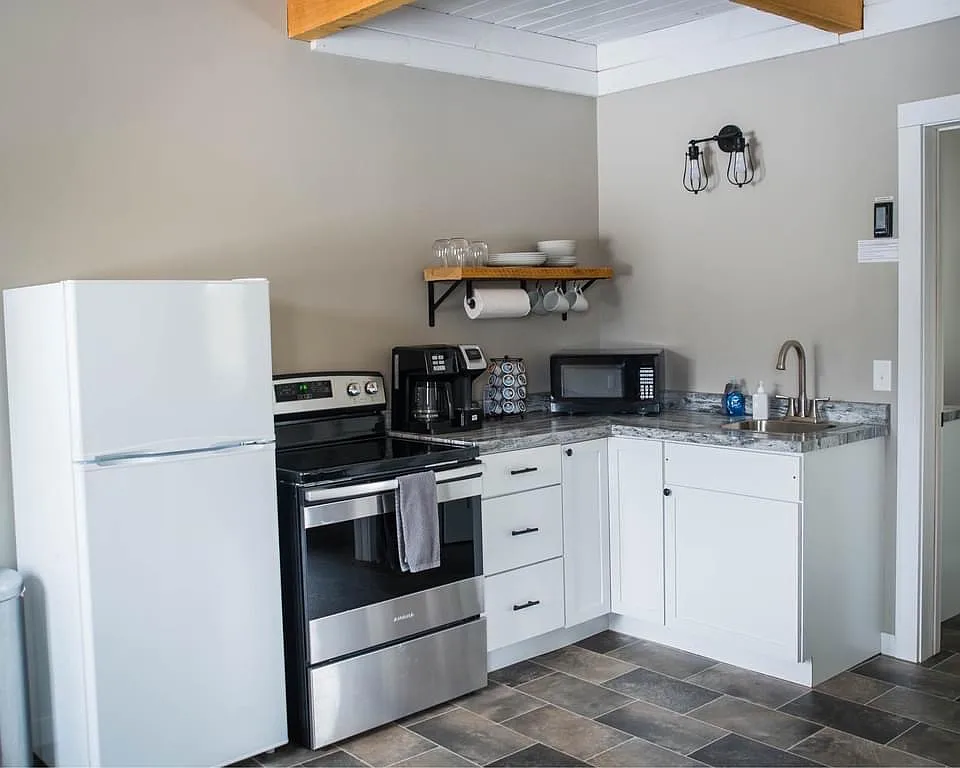 2 bed, $1,300 — Photo 2