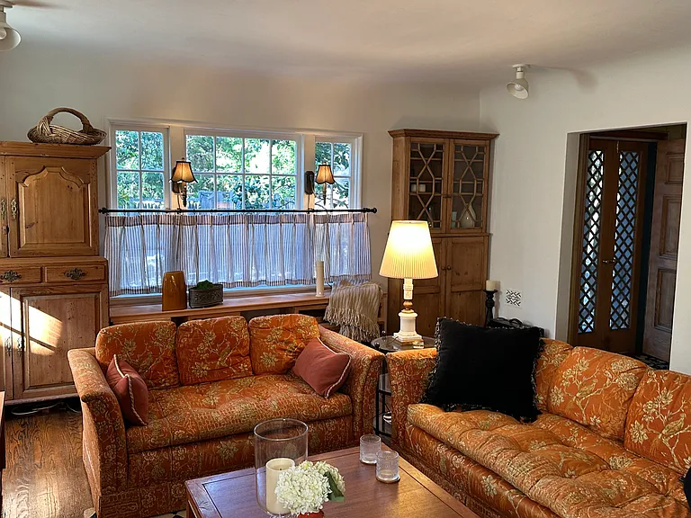 Living room charm and custom sofas